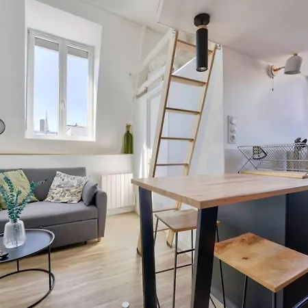 Apartment Avec Mezzanine Pour 2 Personnes *