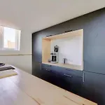 Avec Mezzanine Pour 2 Personnes リール