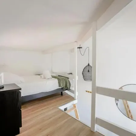 Avec Mezzanine Pour 2 Personnes * リール